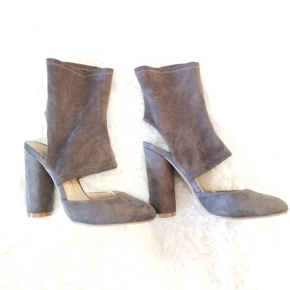 Close toe chunky heels